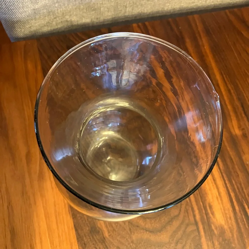 Beautiful small glass vase for flowers - Picture 7 of 7